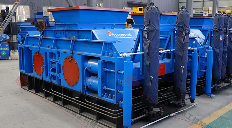 1010型液壓對(duì)輥破碎機(jī) 1010型液壓對(duì)輥破碎機(jī)